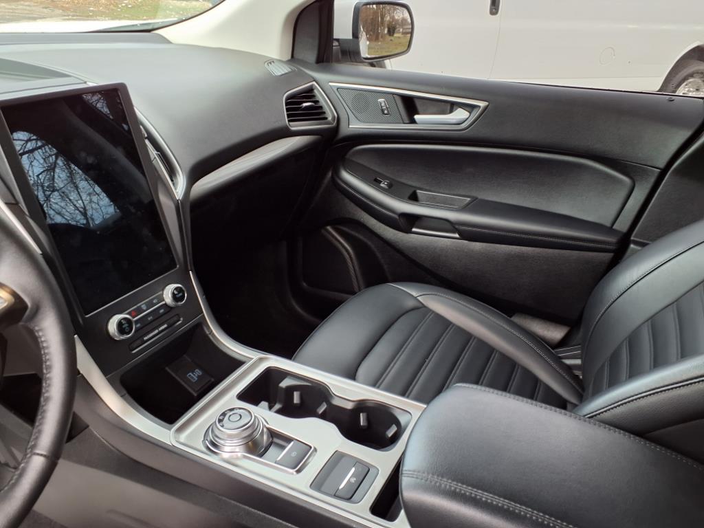 2024 Ford Edge SEL photo 24