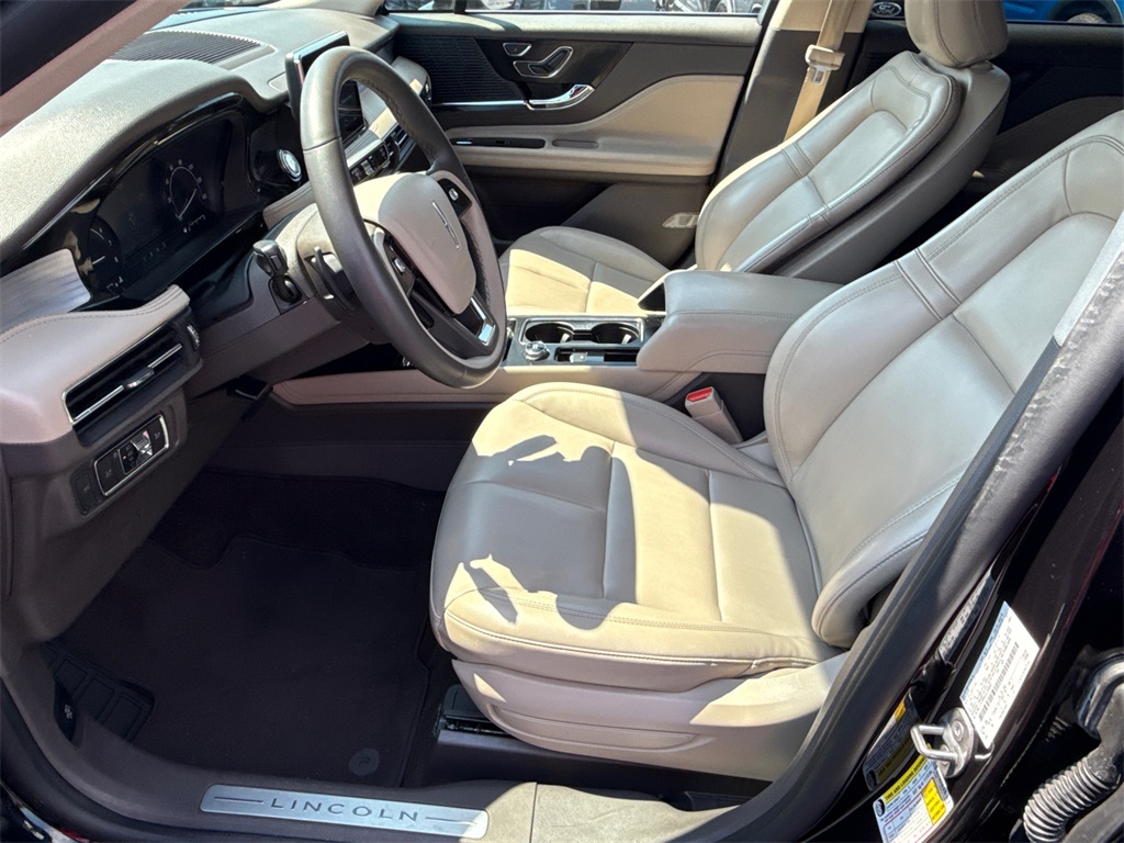 2022 Lincoln Corsair Standard photo 8
