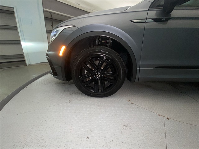 2022 Volkswagen Tiguan SE R-Line Black photo 10