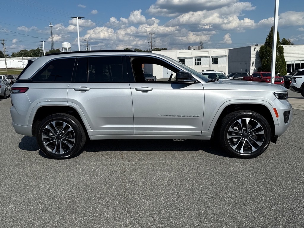 2024 Jeep Grand Cherokee Overland 4xe photo 3