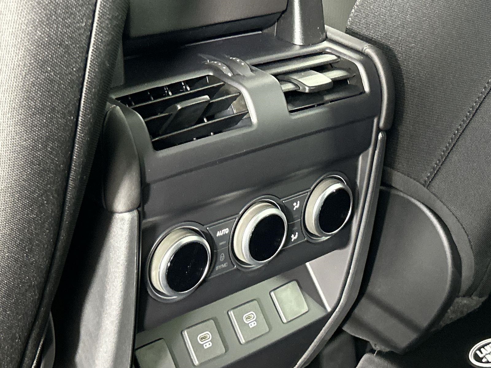 2025 Land Rover Defender 110 S photo 27