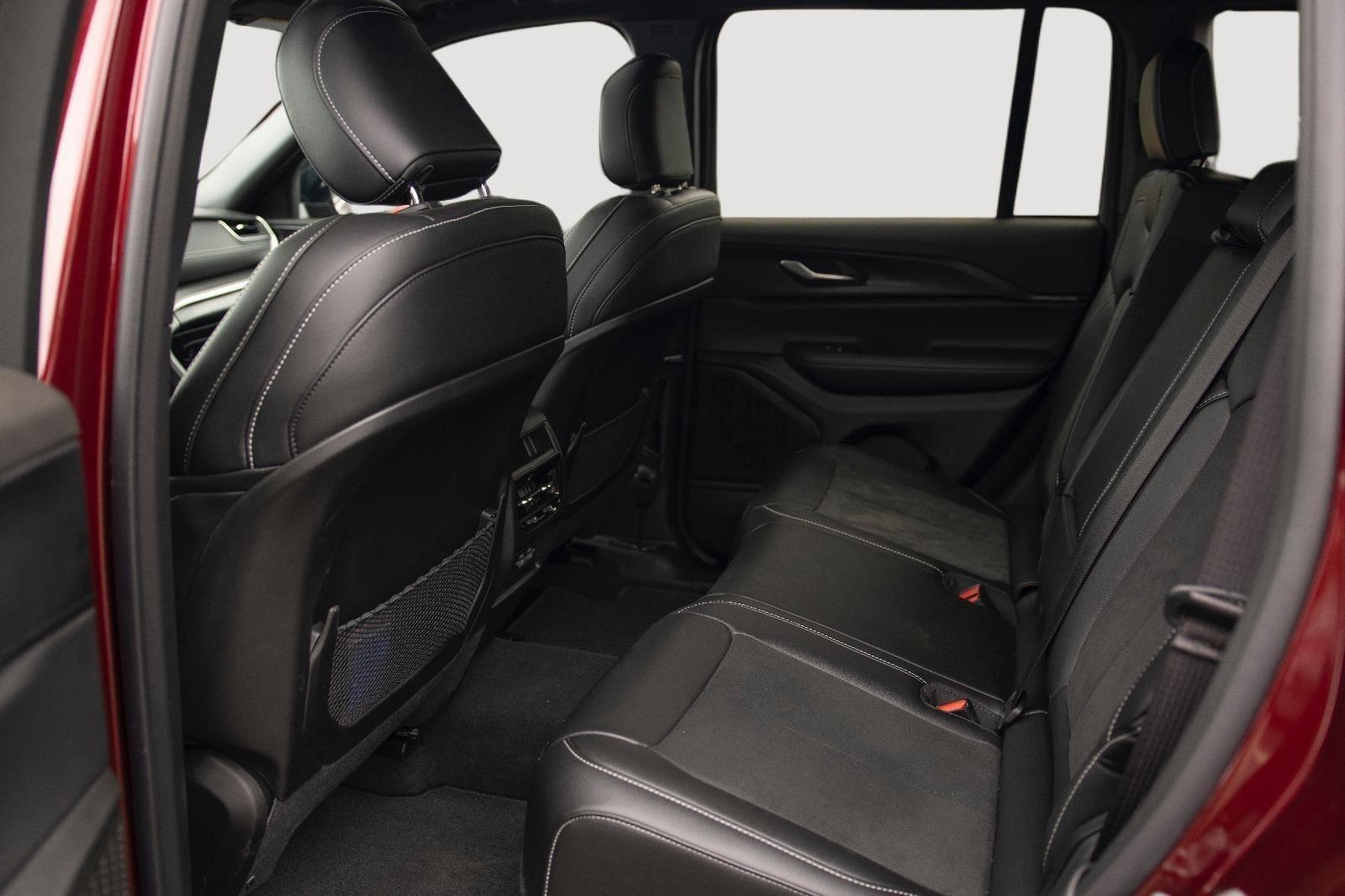 2025 Jeep Grand Cherokee Altitude X photo 14
