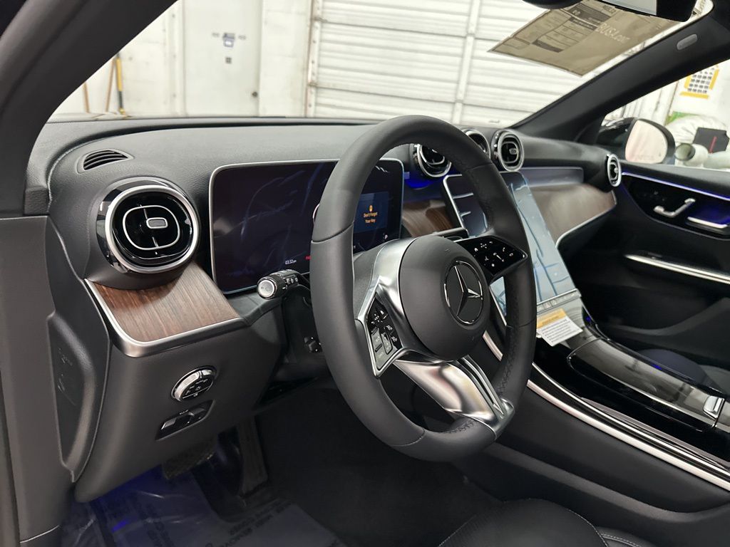 2025 Mercedes Benz GLC 300 photo 5