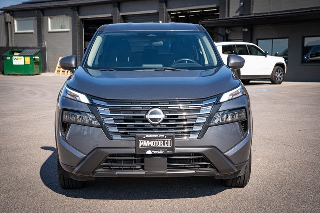 2024 Nissan Rogue SV photo 3