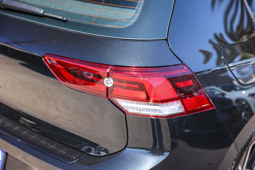 2025 Volkswagen Golf GTI SE photo 3