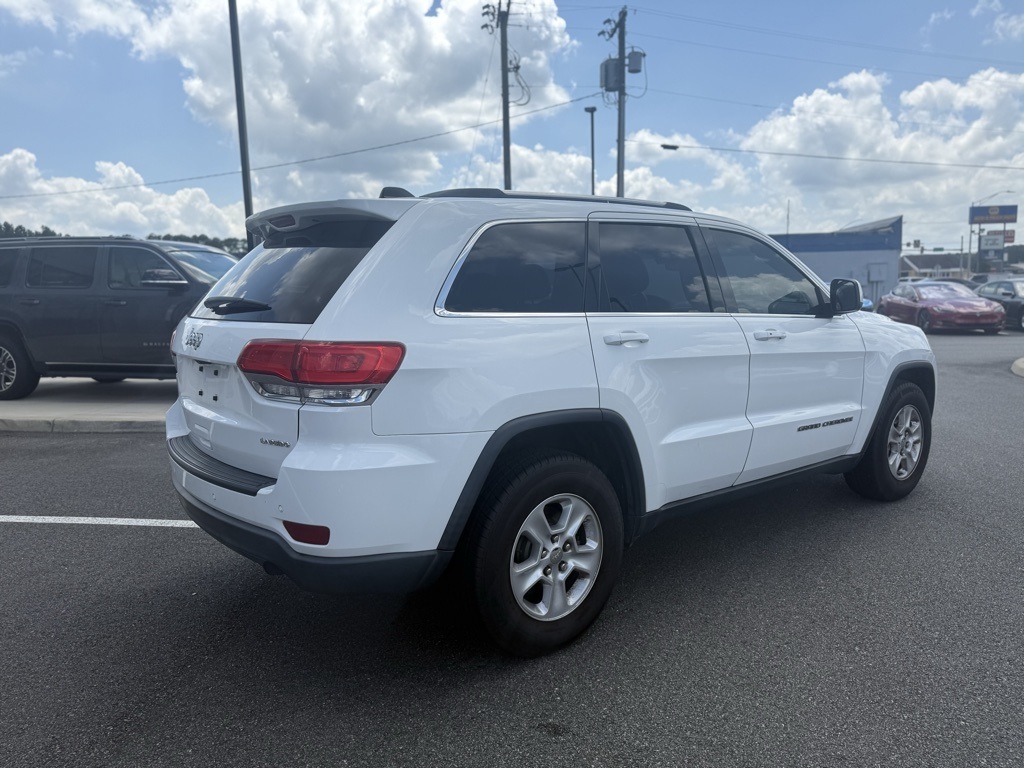 2017 Jeep Grand Cherokee Laredo photo 2