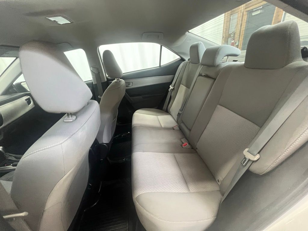 2015 Toyota Corolla LE photo 22