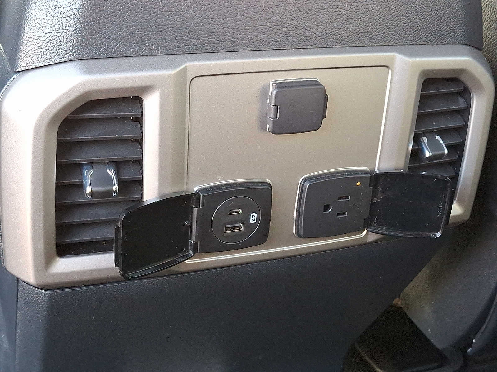 2022 Ford F-250 Lariat photo 11