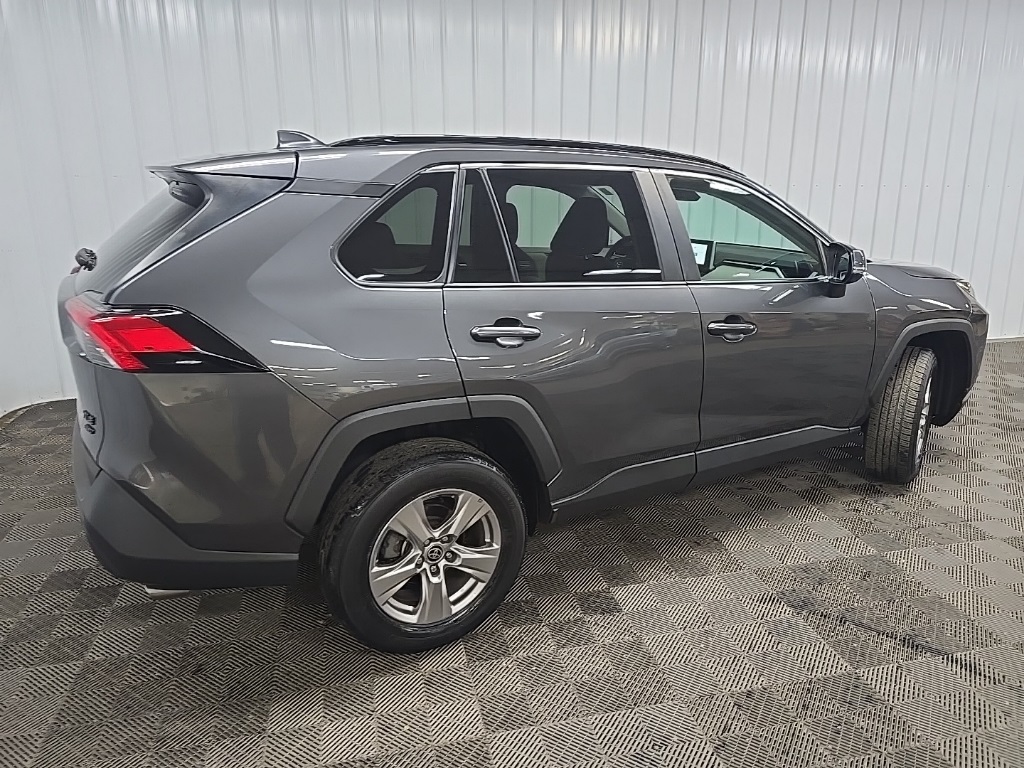 2023 Toyota RAV4 XLE photo 3