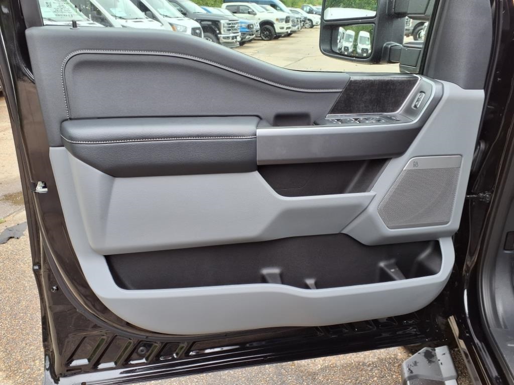 2025 Ford F-350 XLT photo 15