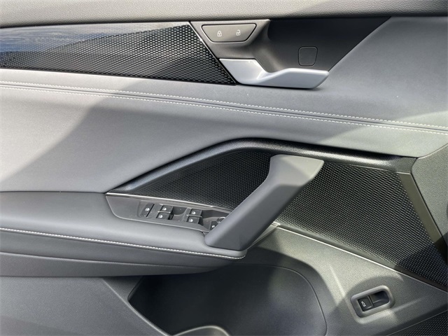 2025 Volkswagen Tiguan SE R-Line Black photo 20
