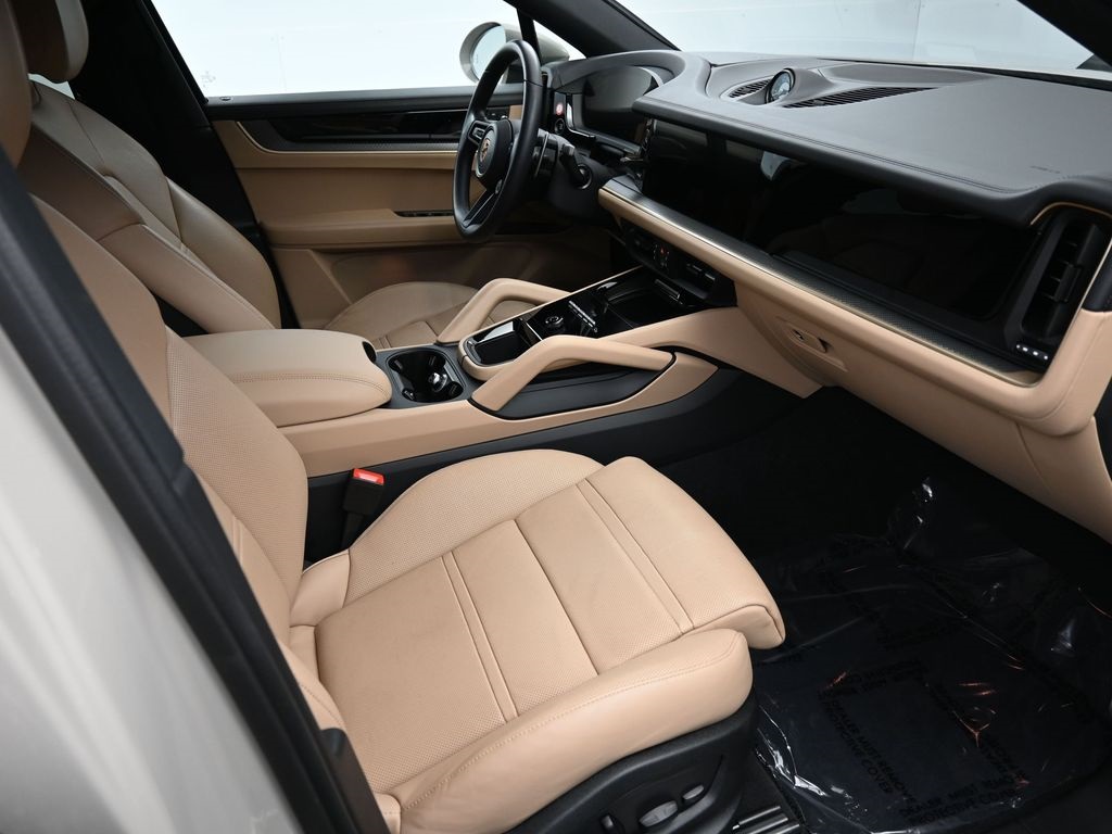 2024 Porsche Cayenne Coupe Base photo 8