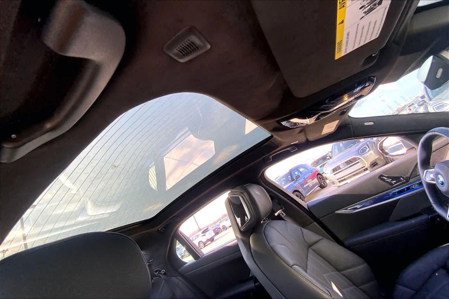 2025 BMW 7 Series 750e - Photo 13