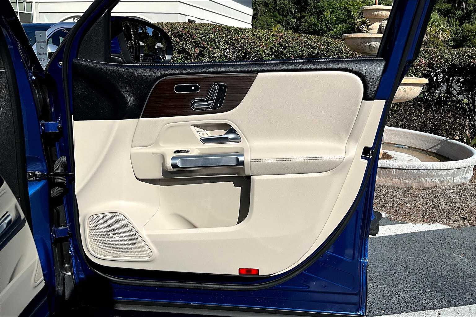 2025 Mercedes Benz GLB 250 photo 21