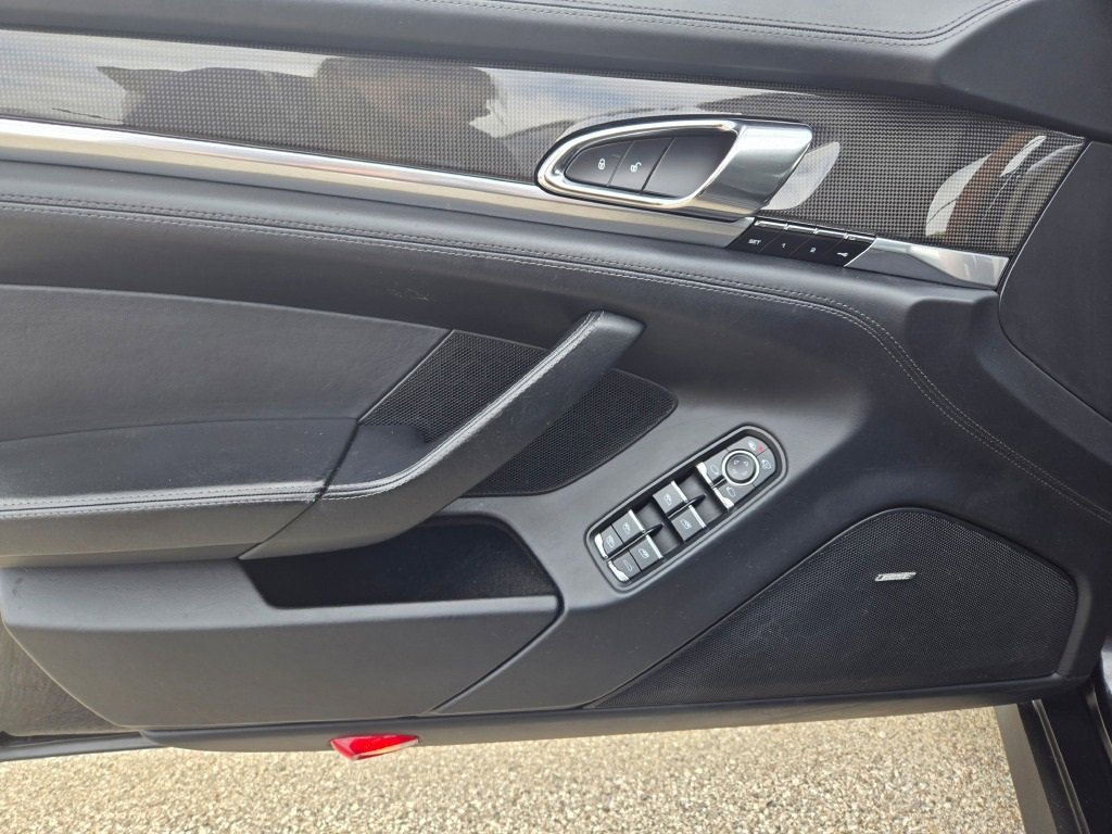 2015 Porsche Panamera GTS photo 26