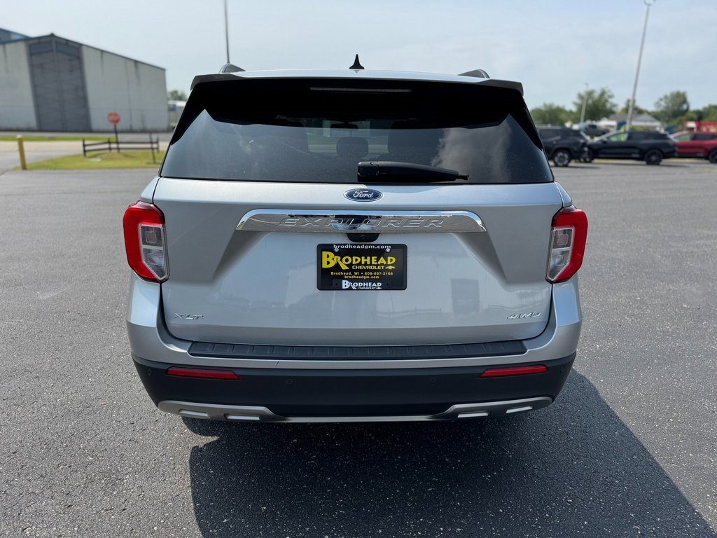 2023 Ford Explorer XLT photo 3