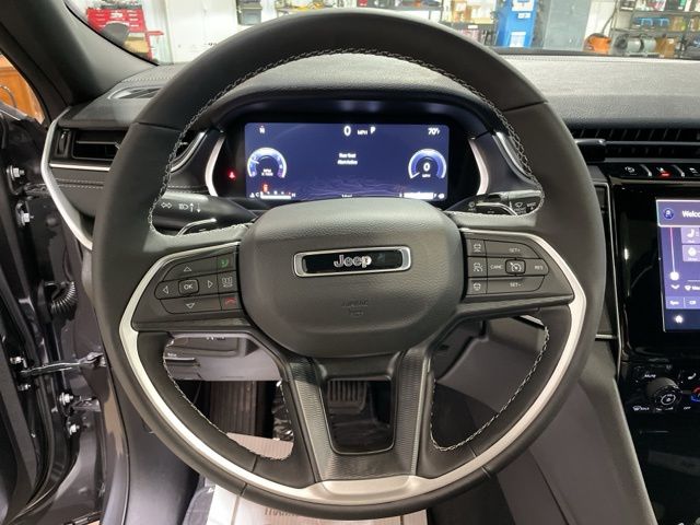 2025 Jeep Grand Cherokee Laredo photo 18