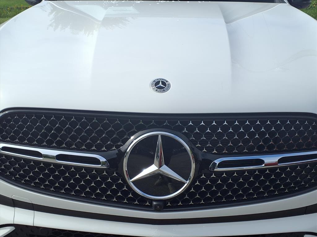 2026 Mercedes Benz GLC 300 4MATIC photo 3