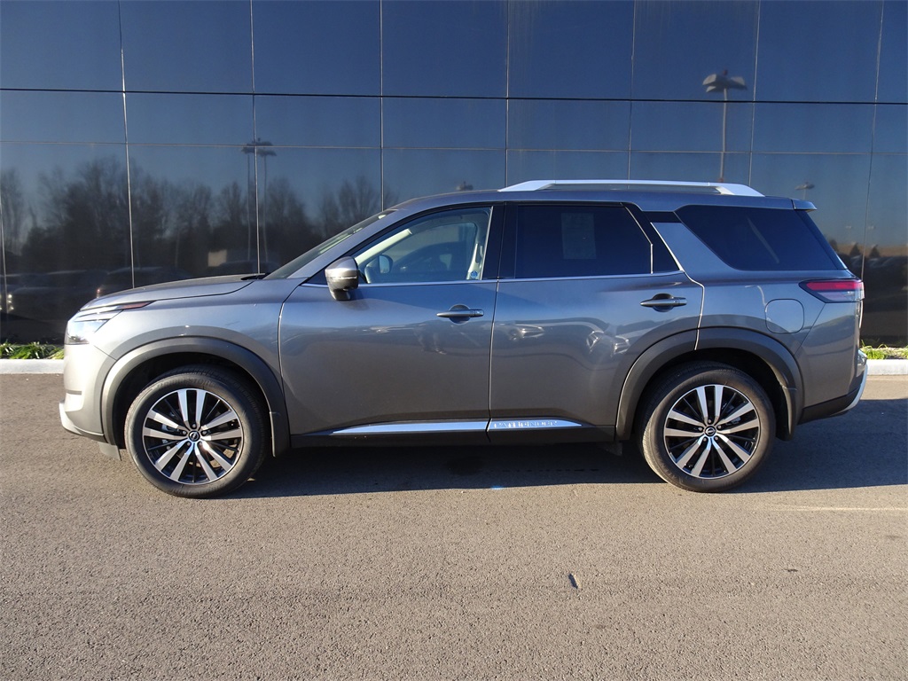 2025 Nissan Pathfinder Platinum photo 3