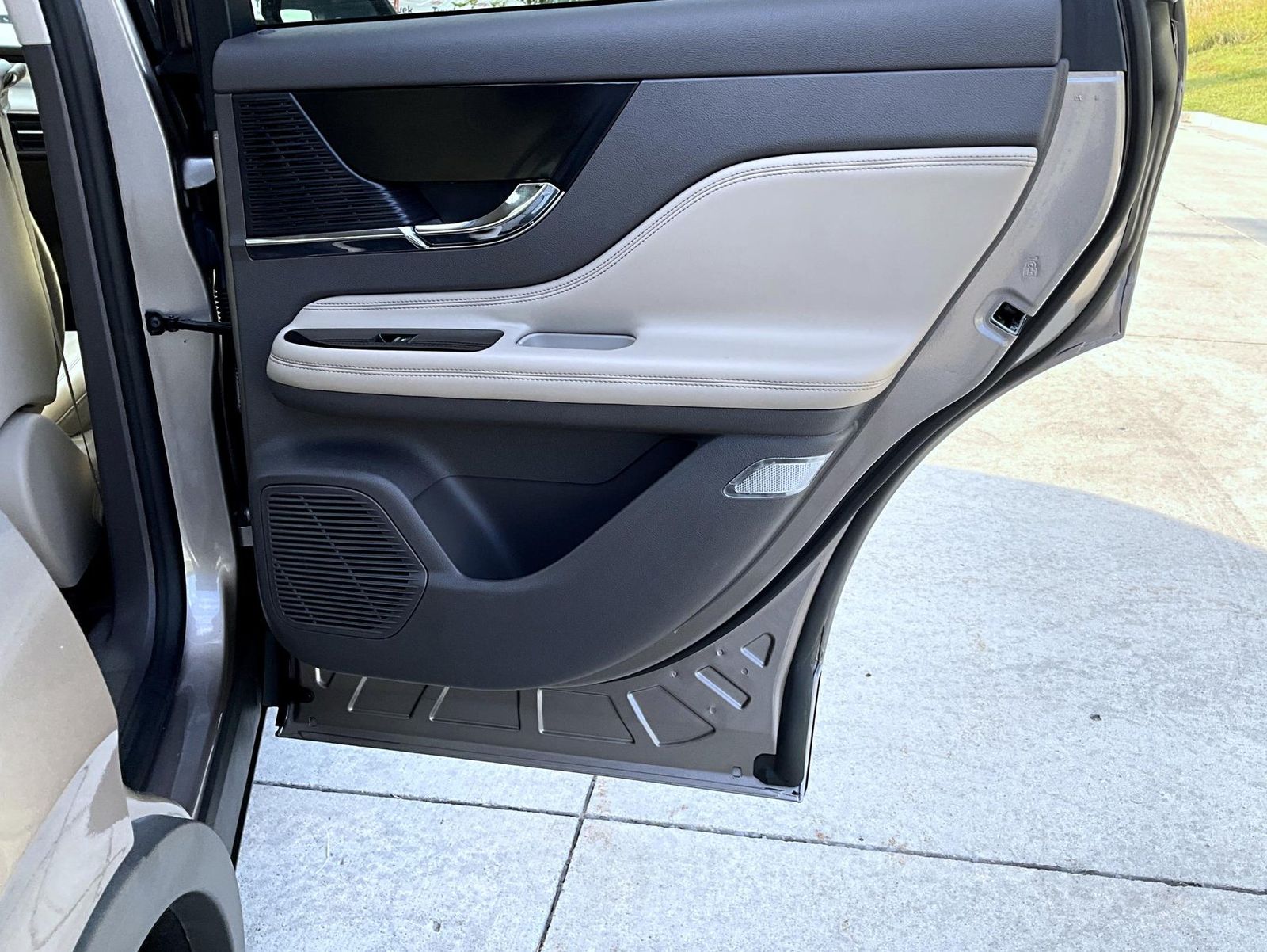 2021 Lincoln Corsair Standard photo 21