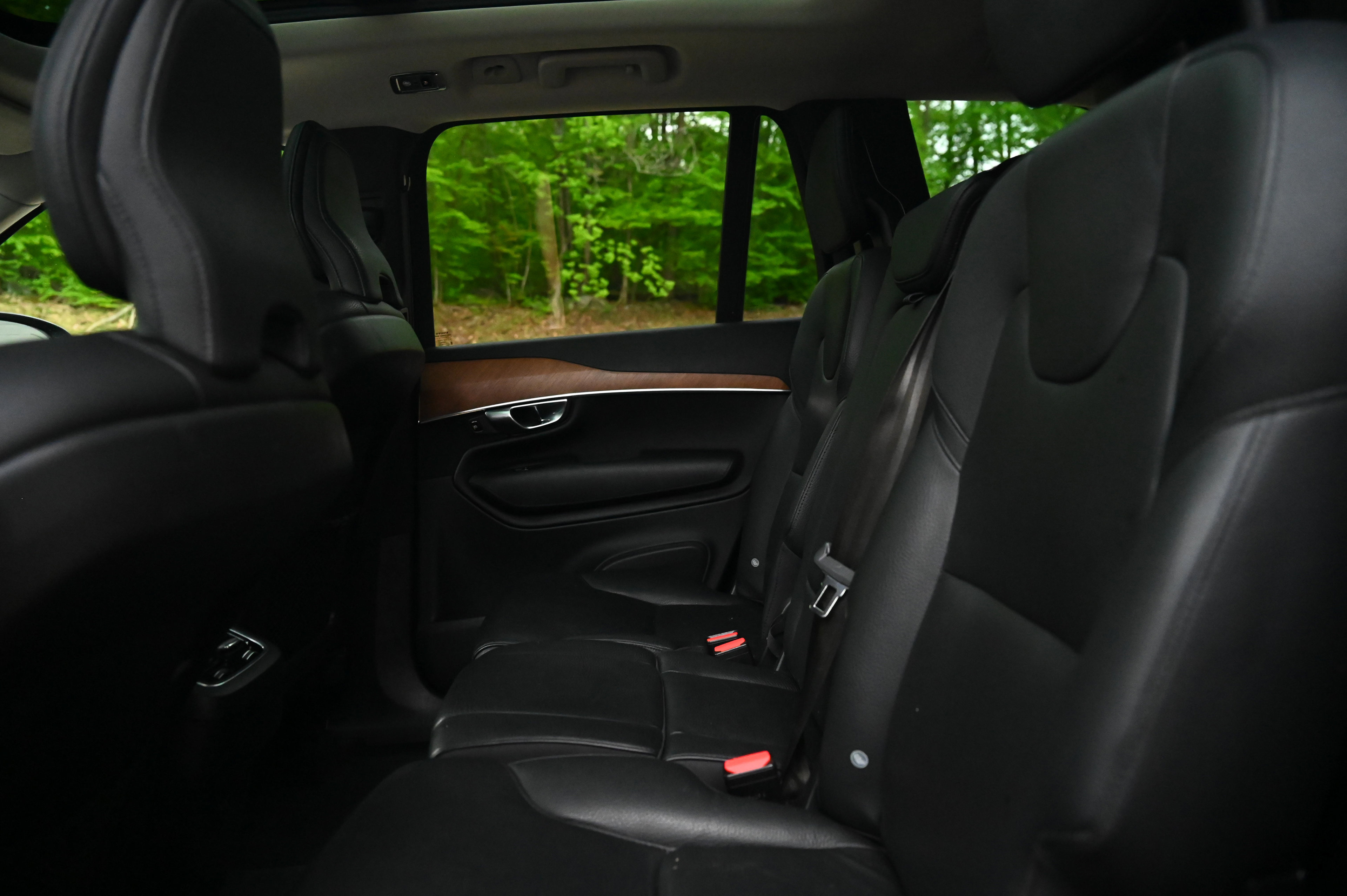 2022 Volvo XC90 T6 Momentum photo 24