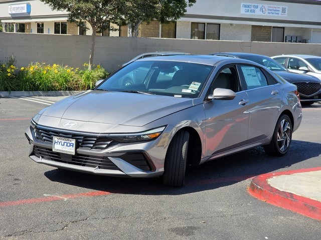 2025 Hyundai Elantra Hybrid Limited photo 4