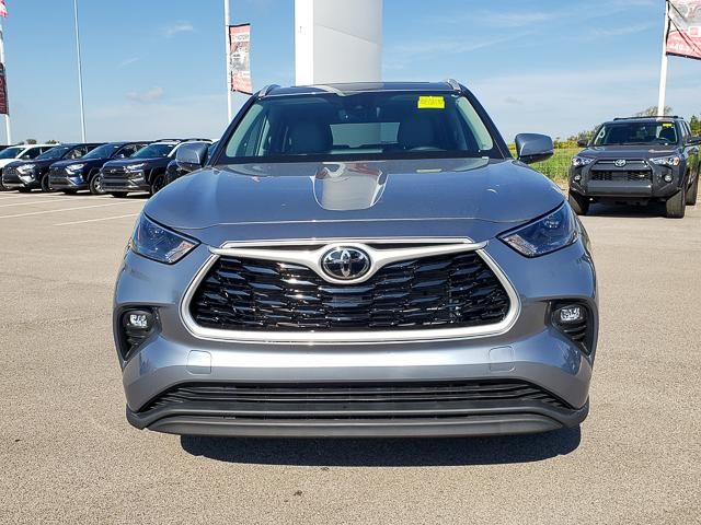 2022 Toyota Highlander XLE photo 2