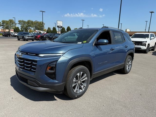 2026 Chevrolet Equinox LT photo 2