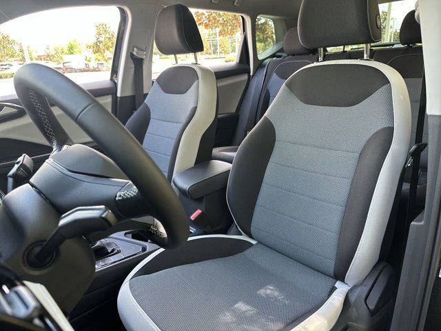 2025 Volkswagen Taos S photo 2