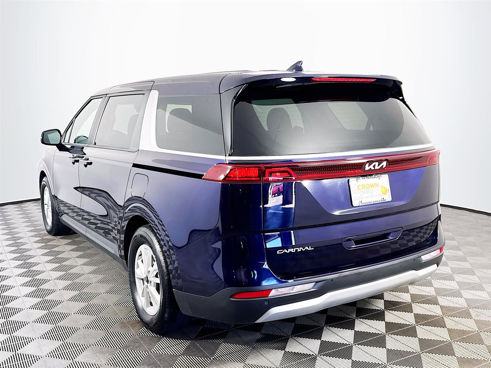 2024 Kia Carnival LX photo 5