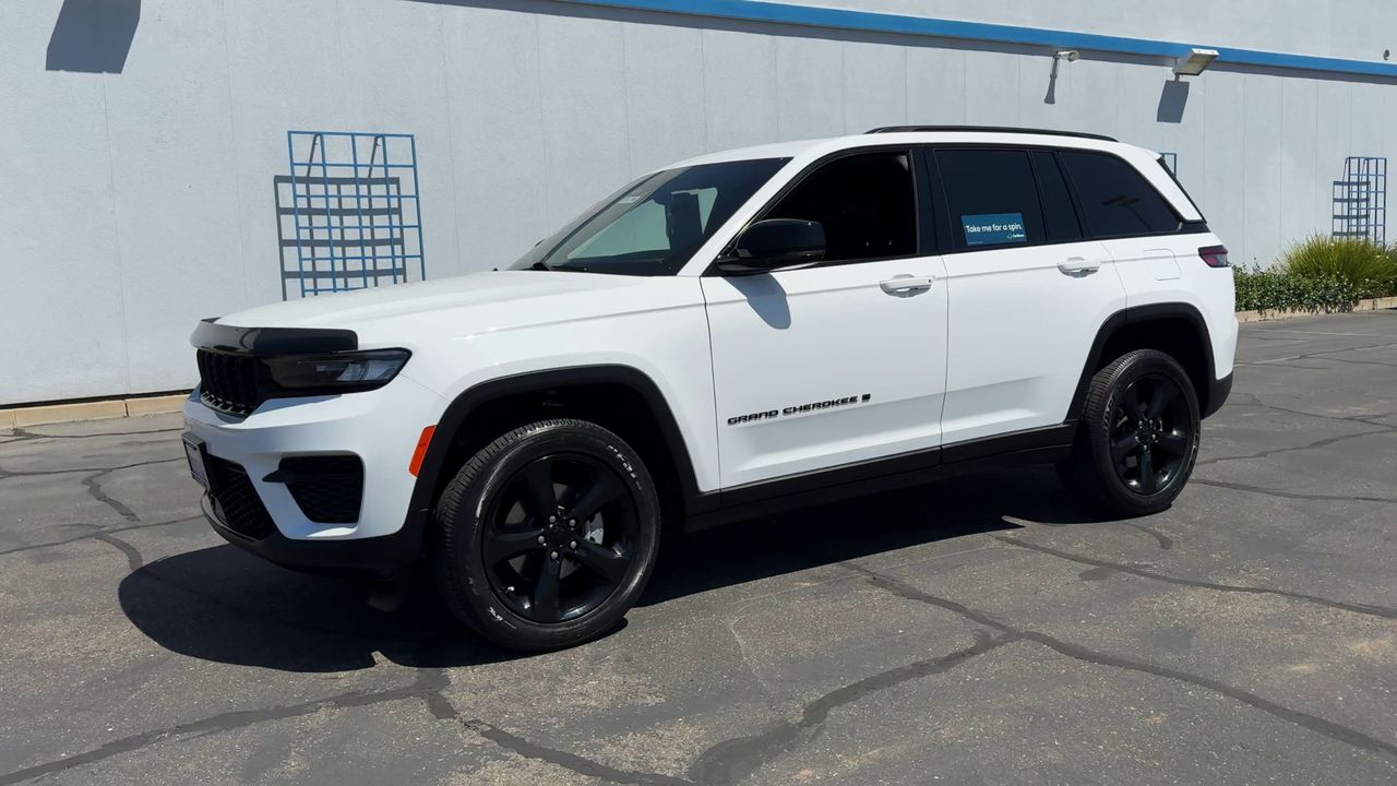 2023 Jeep Grand Cherokee Altitude photo 8