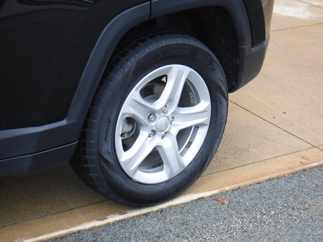 2023 Jeep Compass Sport photo 3