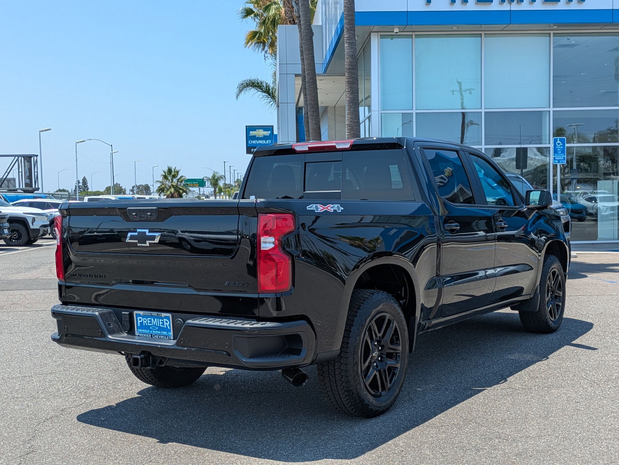 2025 Chevrolet Silverado 1500 RST photo 2