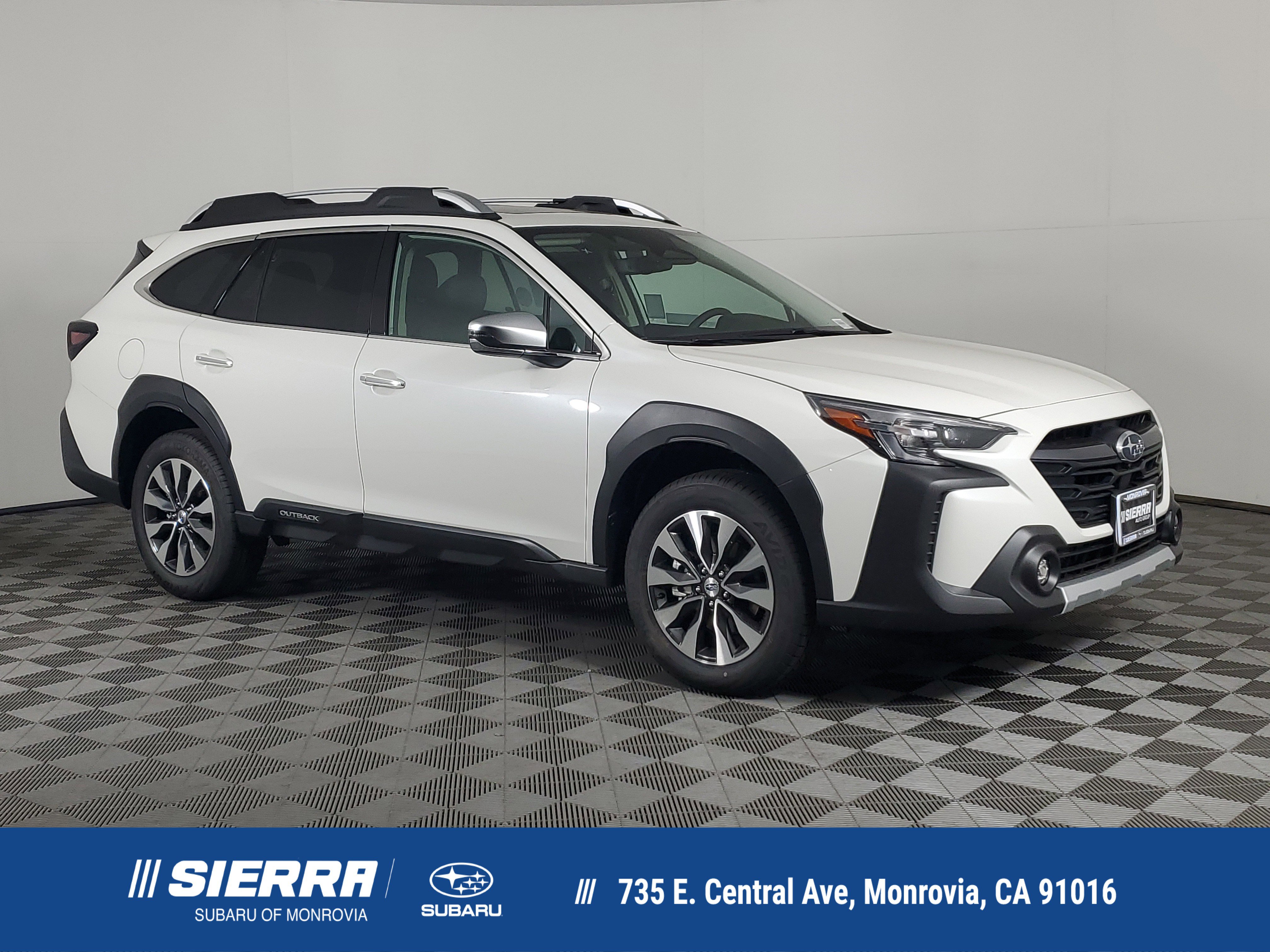 2025 Subaru Outback Touring's photo