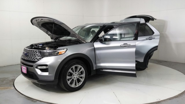 Used 2023 SILVER Ford Limited image 9