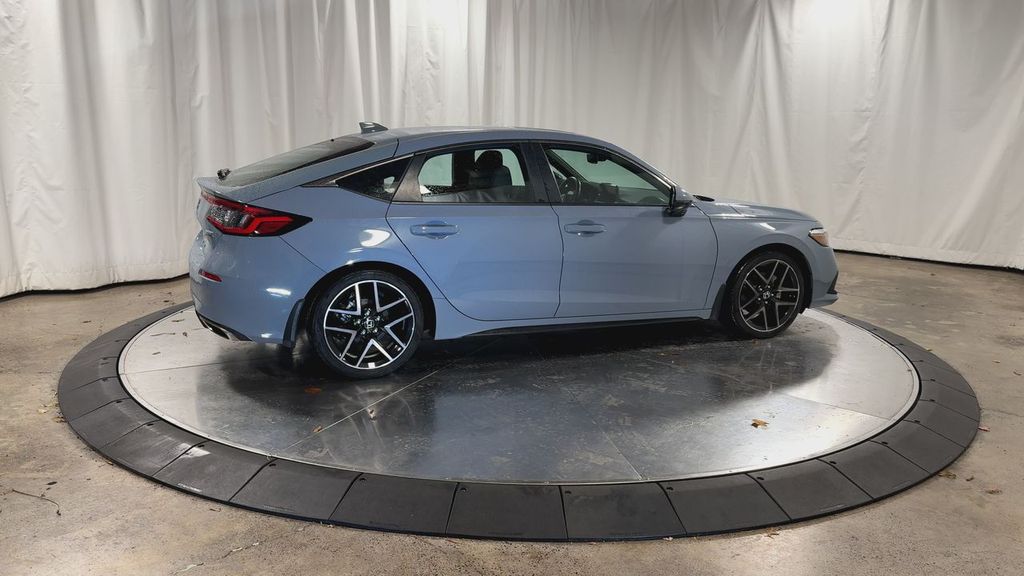 2022 Honda Civic Sport Touring photo 2