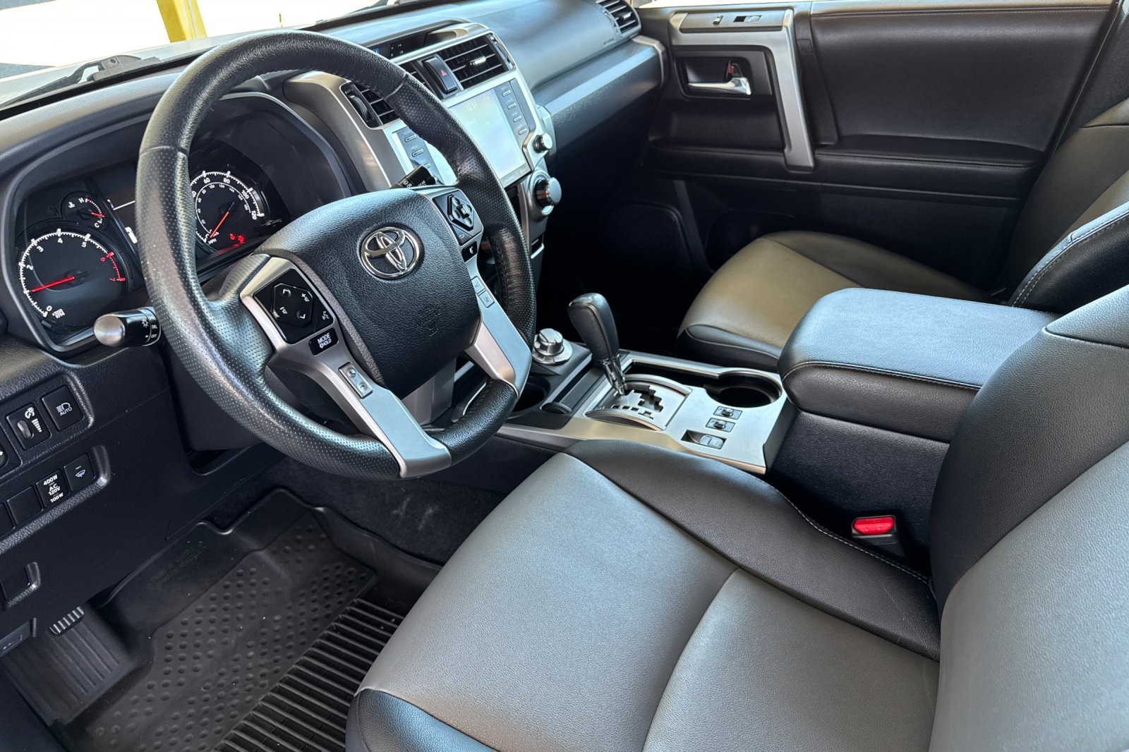 2023 Toyota 4Runner SR5 Premium photo 9
