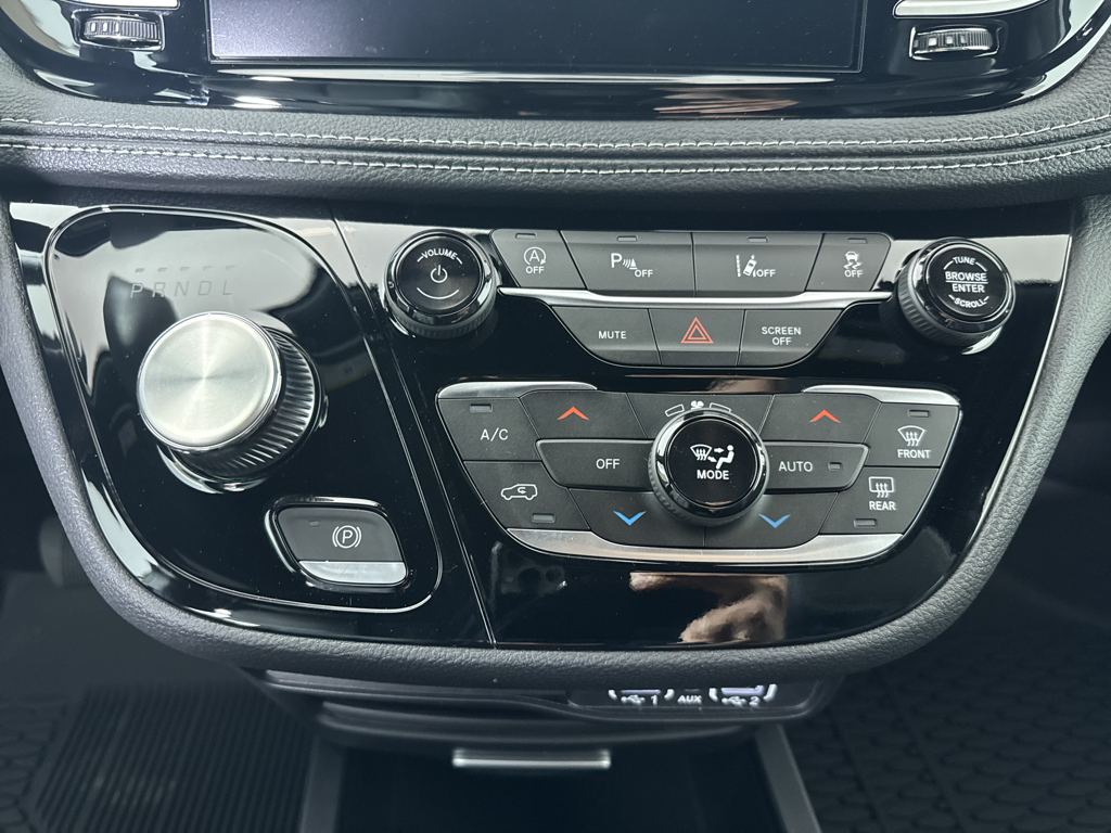2025 Chrysler Pacifica photo 30