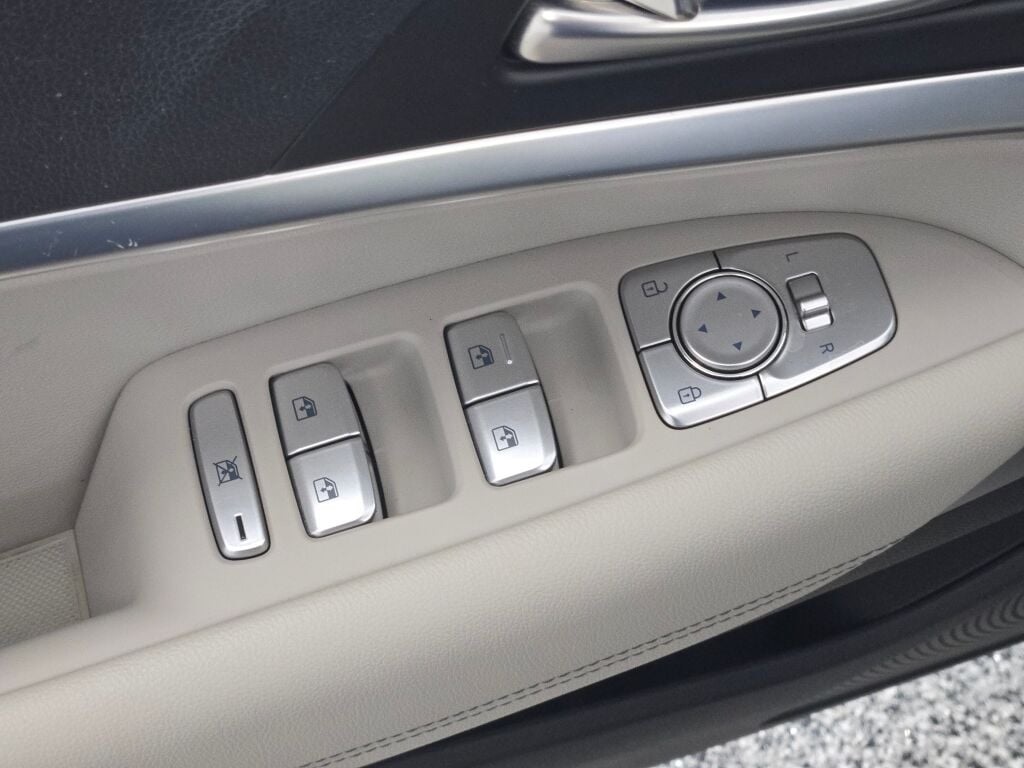 2022 Genesis G70 2.0T photo 19