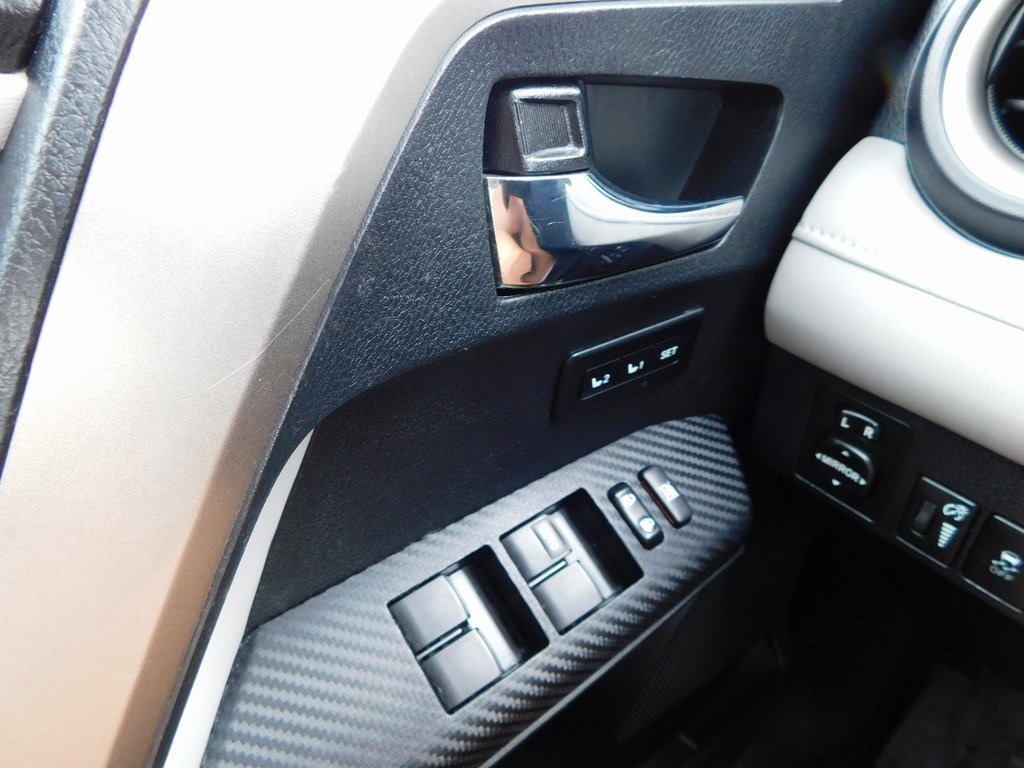 2015 Toyota RAV4 Limited photo 22