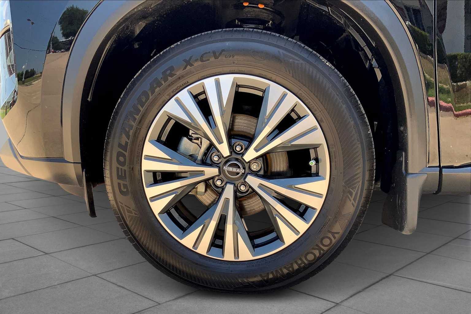 2023 Nissan Rogue SV photo 7