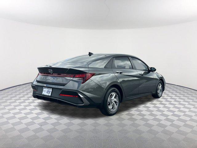 2025 Hyundai Elantra SE photo 5