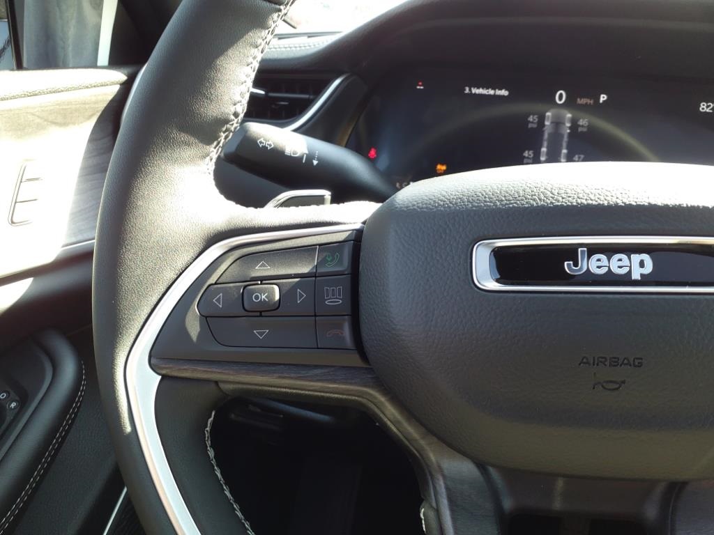 2025 Jeep Grand Cherokee Limited photo 17