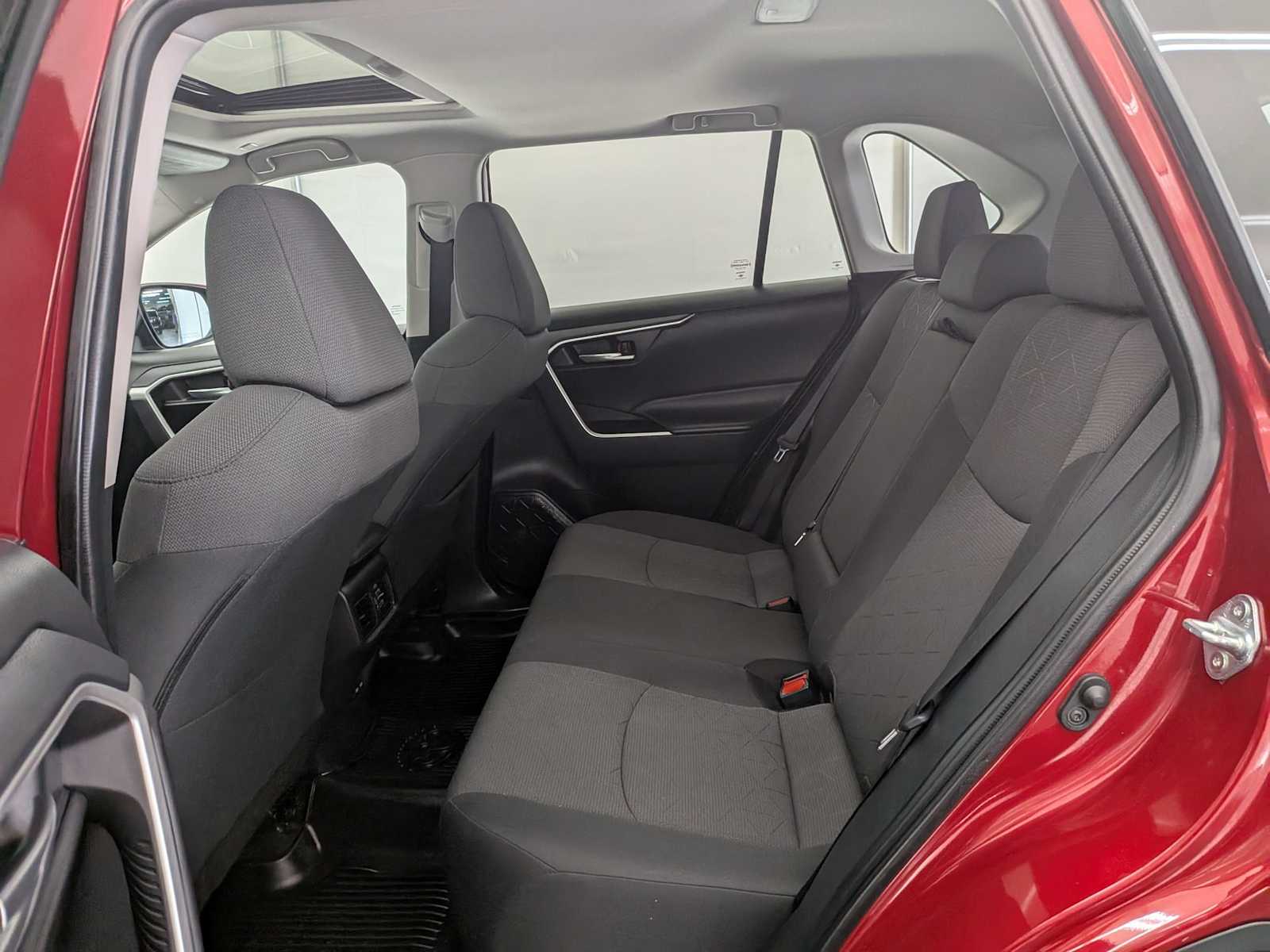 2024 Toyota RAV4 XLE photo 19