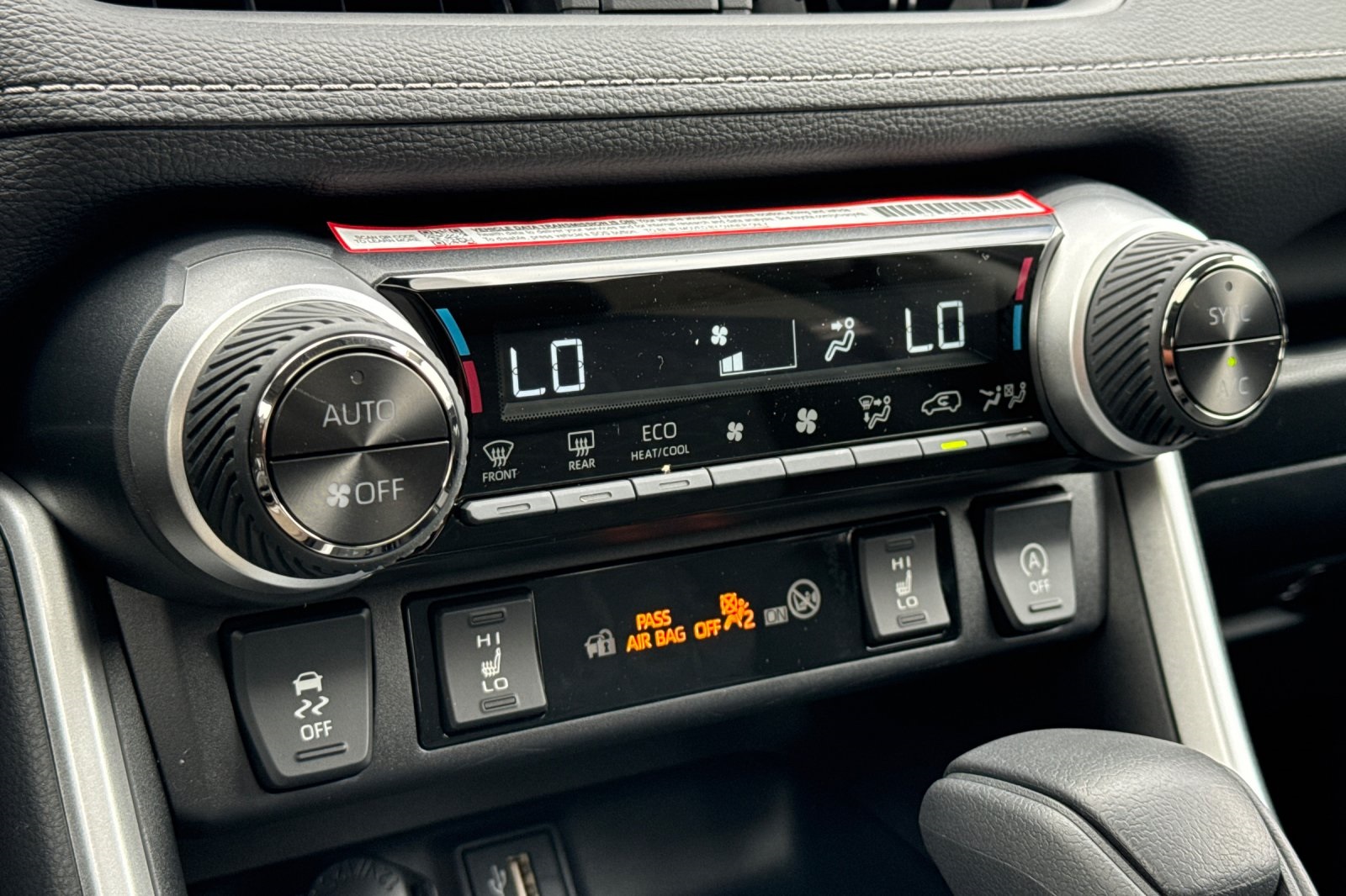 2025 Toyota RAV4 XLE photo 16
