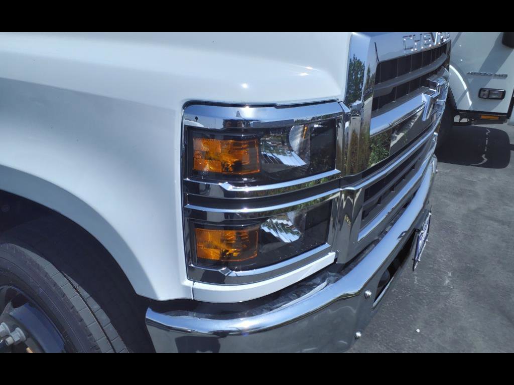 2024 Chevrolet Silverado 5500HD Work Truck photo 2