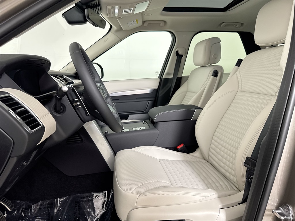 2025 Land Rover Discovery SE photo 11