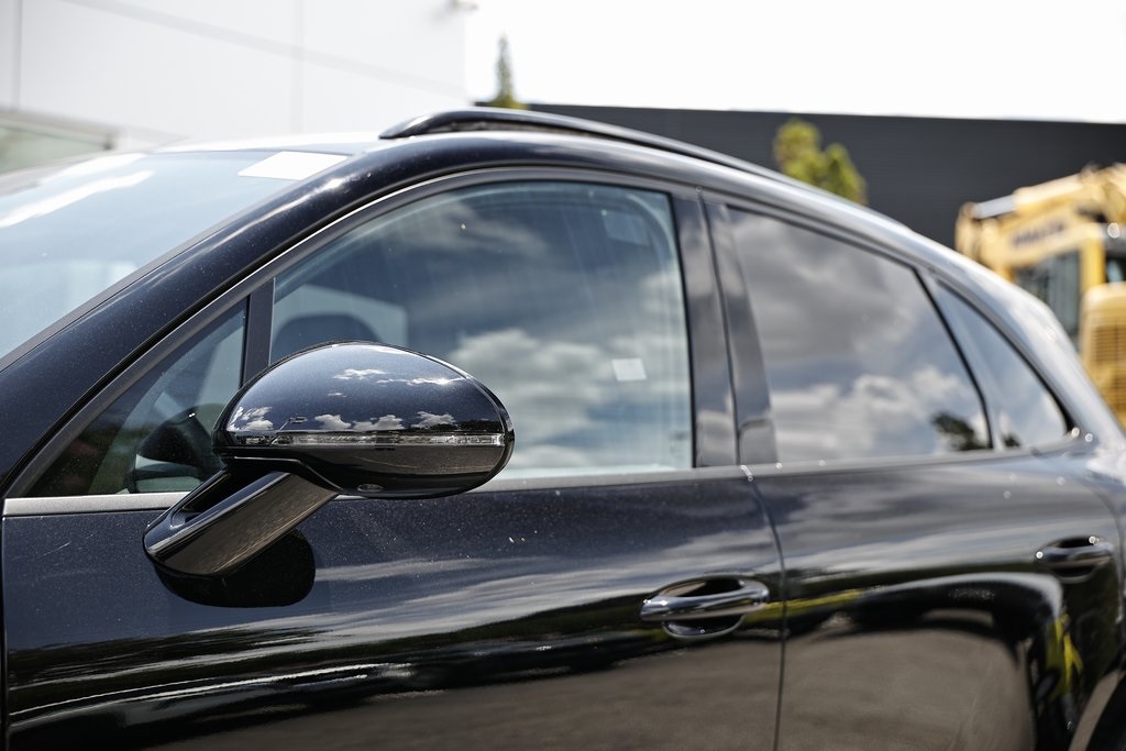 2024 Porsche Macan T photo 13