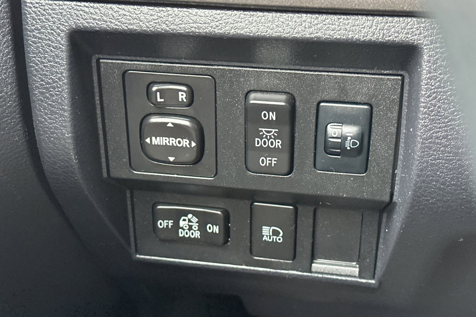 2018 Toyota Tundra SR photo 27
