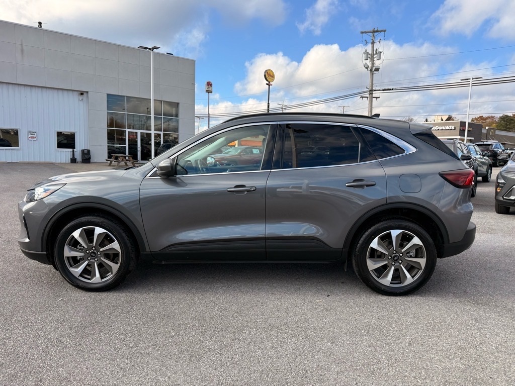 2023 Ford Escape Platinum photo 2